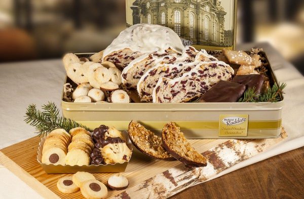 Spezialitäten-Dose mit Christstollen