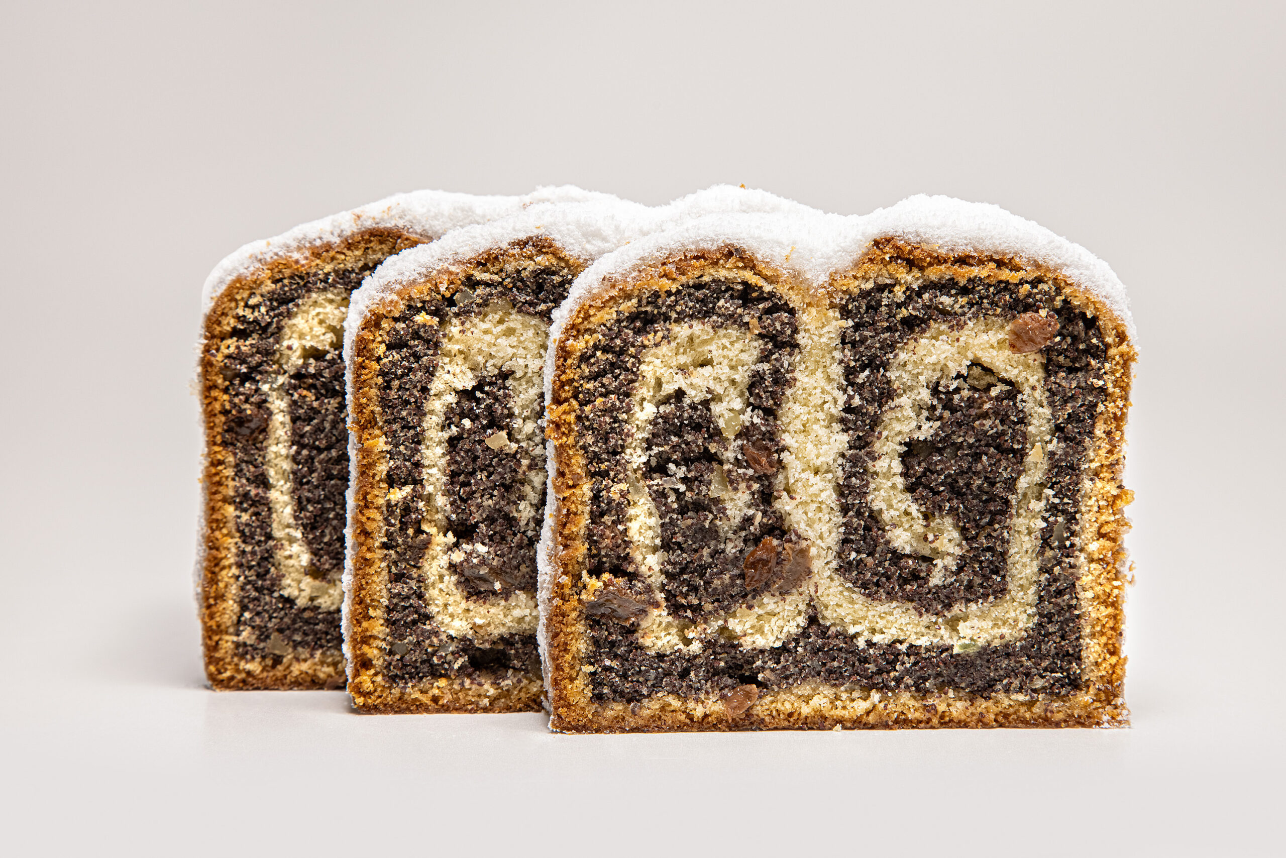 Mohnstollen (ganz), gezuckert (ca. 1300 g)